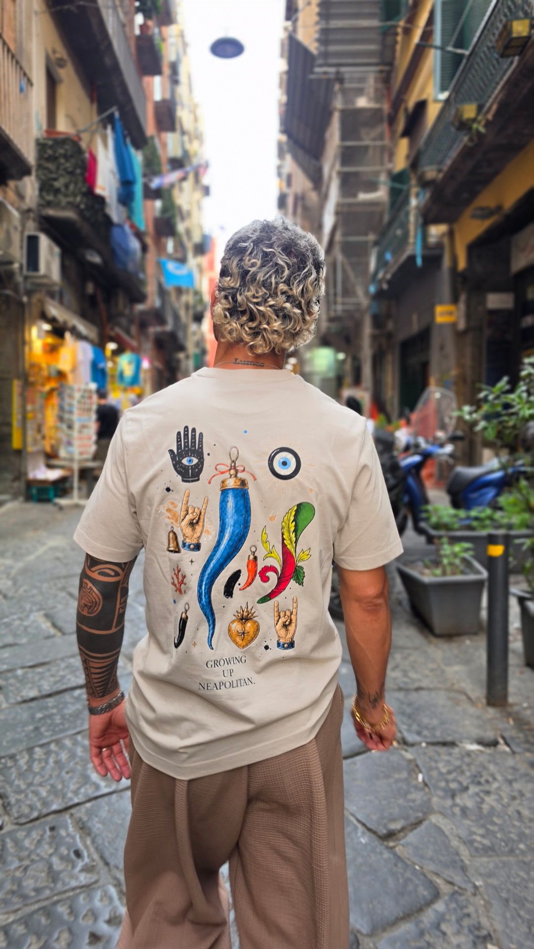 Tee beige Growing Up Neapolitan — retro collage
